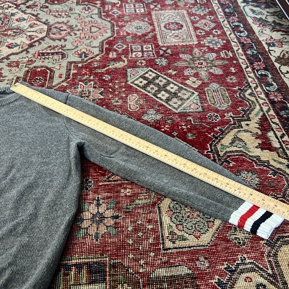 Simons gray sweater - Picture 8 of 8